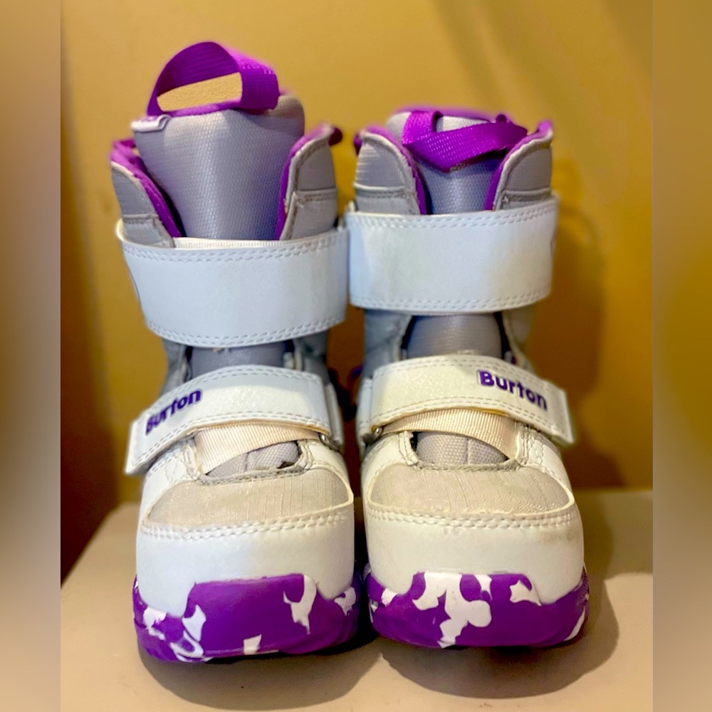 EUC Burton Mini Grom Snowboard Boots